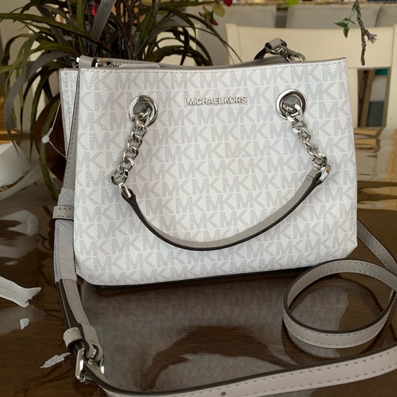 Michael Kors Handbags - Limited addition 🦋Teagen MK M Crossbody/ satchel